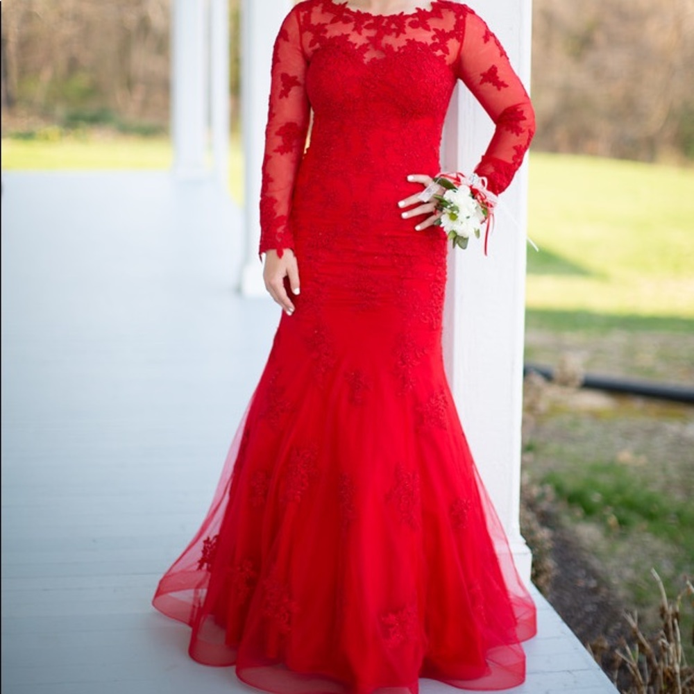 Size 6 Red prom dress